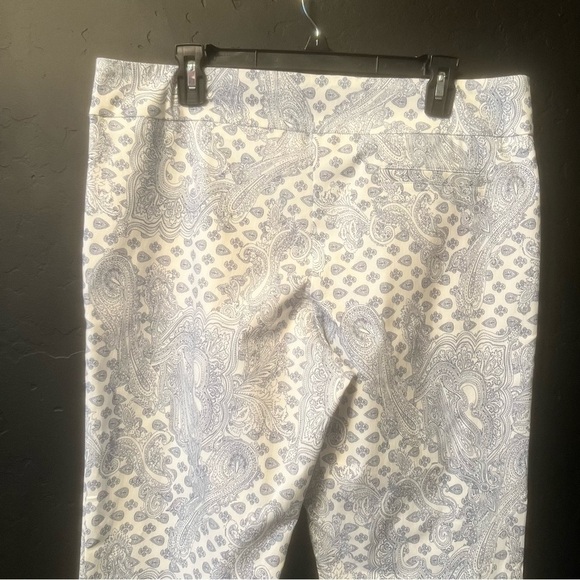 Margaret M Slimming Pants, Paisley Print, Size XL 
White, blue Paisley Pants - Picture 10 of 12